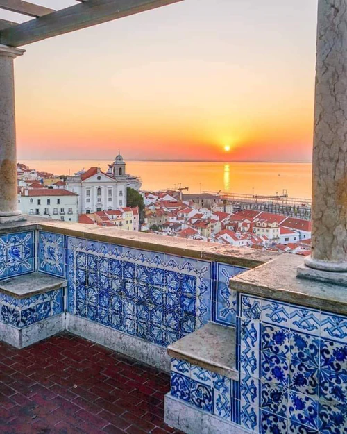 Miradouro de Santa Luzia in Lissabon — Uitzichtpunt