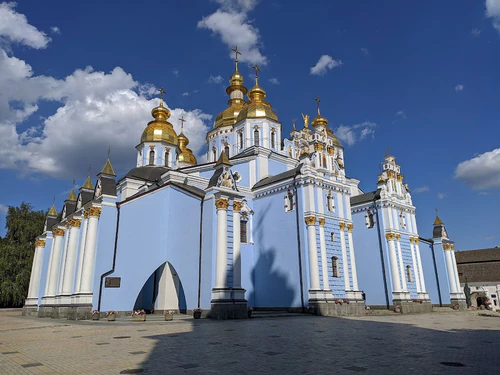 Sint-Michaëlskathedraal met Gouden Koepel in Kiëv — Religieuze plek