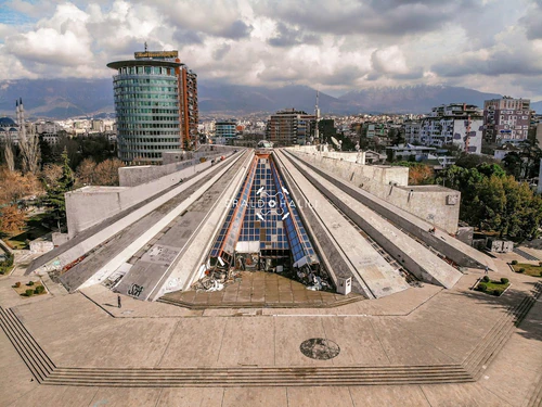 Piramida Tirane in Tirana — Povijesno mjesto