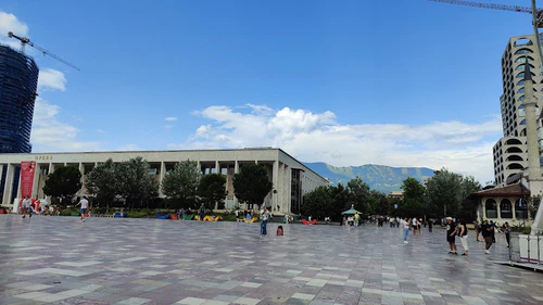 Skanderbegov trg in Tirana — Park