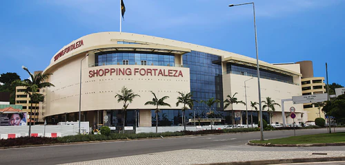Shopping Fortaleza in Luanda — Tirgus