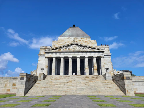 Shrine of Remembrance in Melbourne — Park