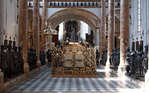 Court Church Innsbruck in Innsbruck — Religiös plats