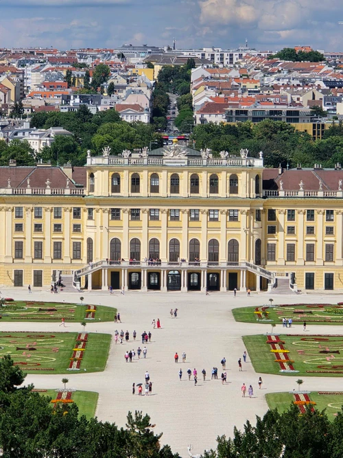 Schönbrunn Palace in Beč — Castle