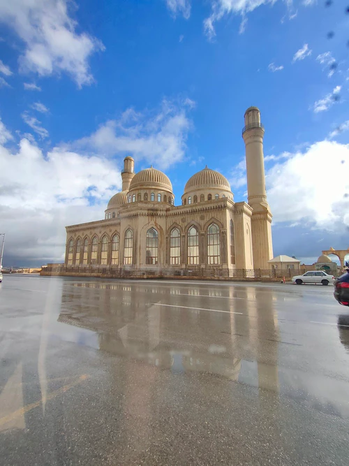 Bi-Beba-Hetas mošeja in Baku — Reliģiska vieta