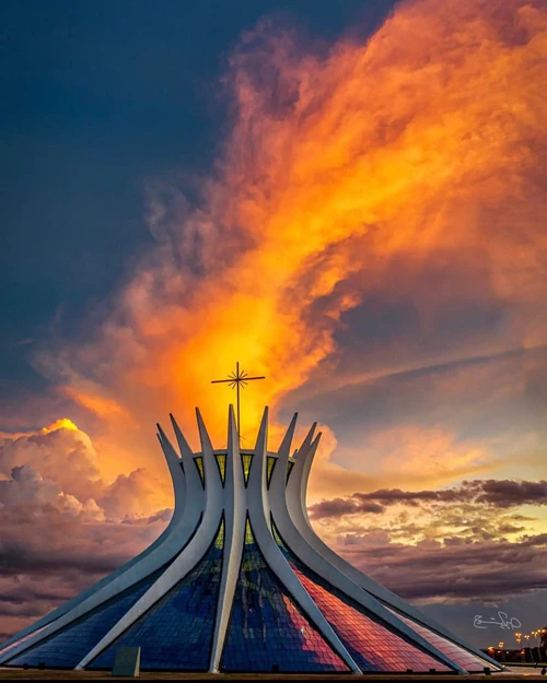 Catedral Metropolitana Nossa Senhora Aparecida in Brasília — Religieuze plek
