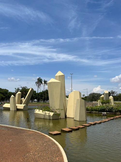 Cristallar Meyanı in Brasília — Bazar