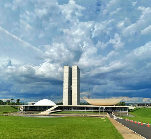 Üç Hüququn Meyanı in Brasília — Bazar