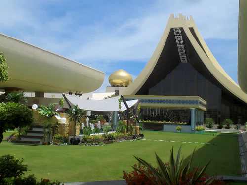 Istana Nurul Iman in بان دار سري بيغاوران