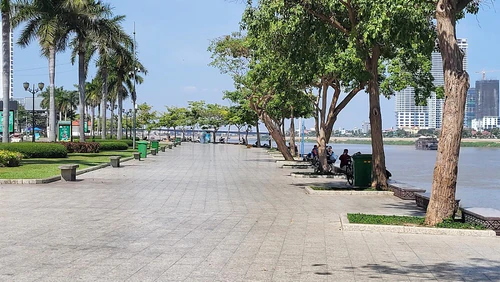 Sisovata upes promenāde in Phnompenha — parks
