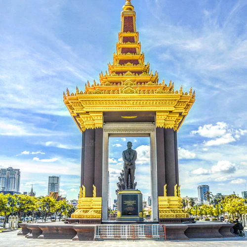 Viņa majestātes Preah Bat Samdech Preah Norodom Sihanouk statuja in Phnompenha — Vēsturiska vieta