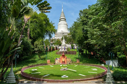 Wat Phnom Daun Penh in Phnompenha — Reliģiska vieta