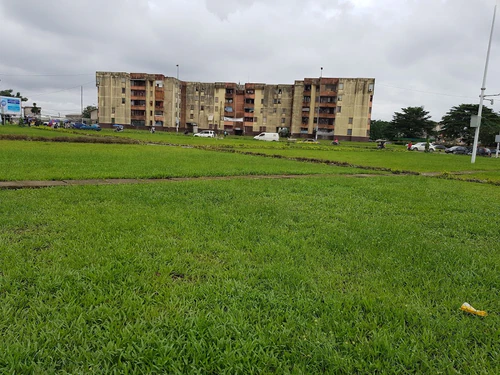 Rond-Point Makepe in Douala — Park