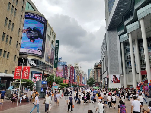 Nanjing Road-promenade voor voetgangers in Shanghai — Bezienswaardigheid