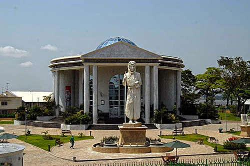 Pierre Savorgnan de Brazza Memorial in Brazavila — Muzejs