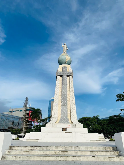 Spomenik Božanskog Spasitelja svijeta in San Salvador — Povijesno mjesto