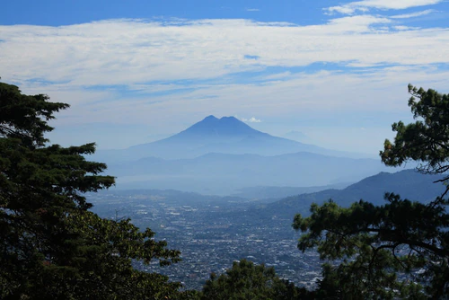 Parque Nacional El Boquerón in San Salvador — Nacionalni park