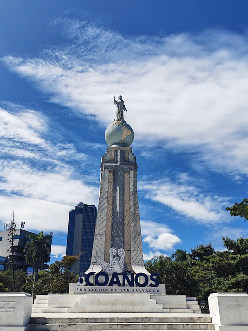 Plaza Salvador del Mundo in San Salvador — Park