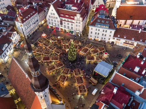 Raekoja plats - božićni sajam in Tallinn — Tržnica
