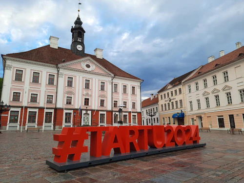 Trg Tartuu Gradska vijećnica in Tartu