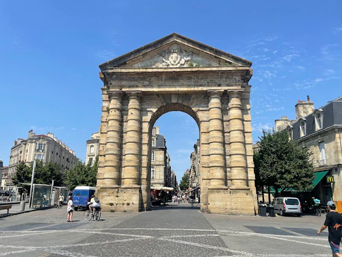 Porte d'Aquitaine — স্মৃতিস্তম্ভ, rated 4.4/5