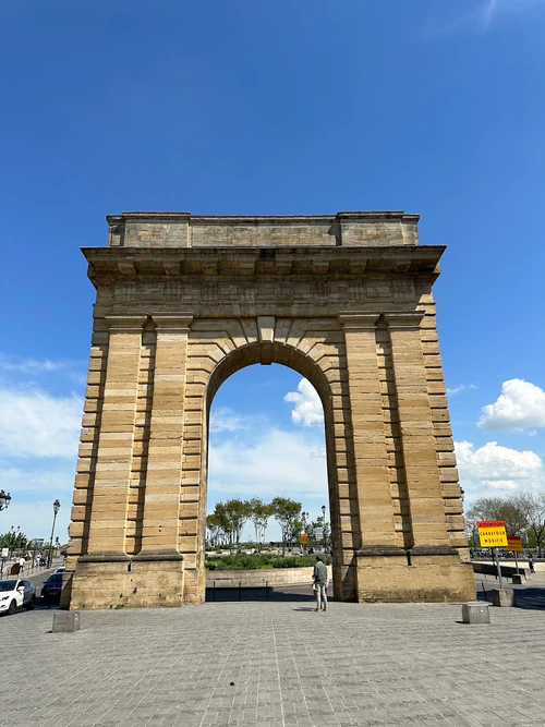 Porte de Bourgogne — স্মৃতিস্তম্ভ, rated 4.2/5