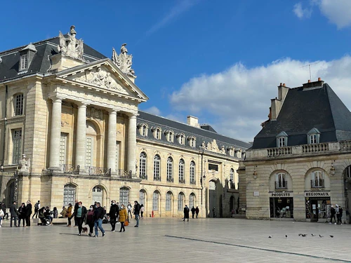 Palais des Ducs et des États de Bourgogne — ঐতিহাসিক স্থান, rated 4.7/5