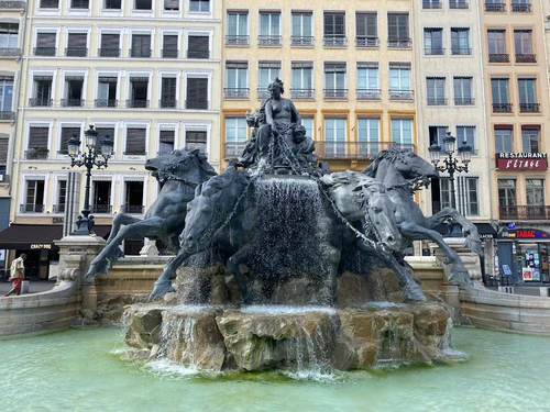 Bartholdi Fountain in লিওন — ল্যান্ডমার্ক