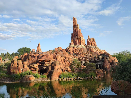 Disneyland Paris — থিম পার্ক, rated 4.5/5
