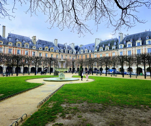 Place des Vosges — পার্ক, rated 4.6/5