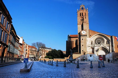 Saint-Etienne Cathedral in Toulouse — ধর্মীয় স্থান