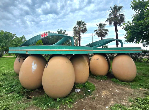 "Flip-flops on eggs", rated 4.6/5