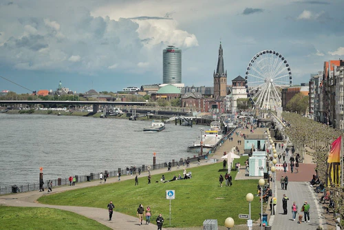 Rheinuferpromenade Düsseldorf in ডুসেলডর্ফ — পার্ক