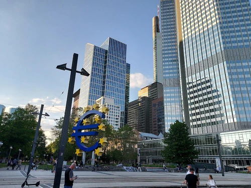 Frankfurt–এর Willy-Brandt-Platz — বাজার, rated 4.4/5