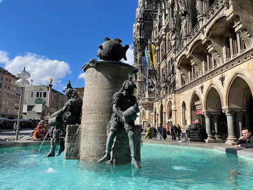 Fischbrunnen — ল্যান্ডমার্ক, rated 4.6/5