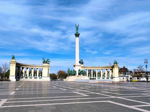 Trg heroja in Budapest — Tržnica