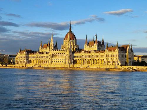Vijadarska skupštinska palača Mađarske in Budapest — Znamenitost