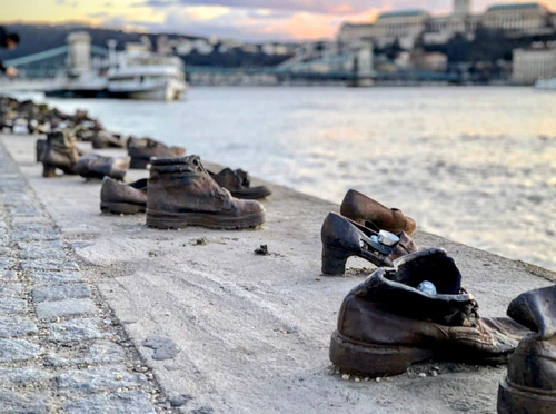 Cipele na obali Dunava in Budapest — Povijesno mjesto