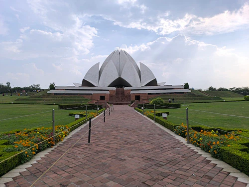 Bahá’í Lotus Temple in দিল্লি — ধর্মীয় স্থান
