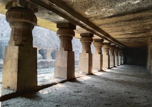 Jogeshwari Caves — ধর্মীয় স্থান, rated 4.4/5