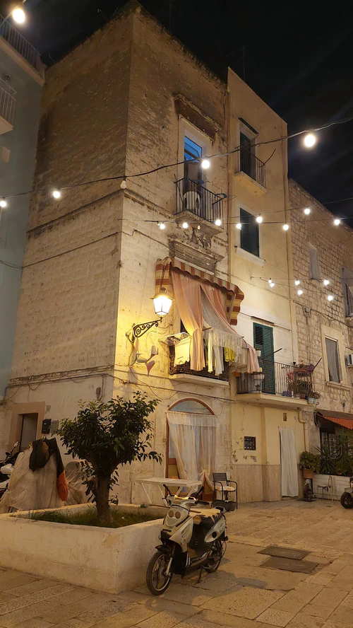 Largo Albicocca - Piazza degli Innamorati, rated 4.5/5