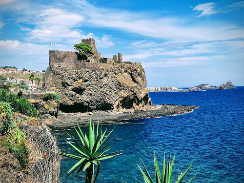 Castello Normanno - Svevo di Aci Castello in কাটানিয়া — ঐতিহাসিক স্থান
