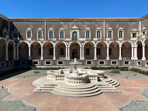 دير بنيدكتين سان Nicolò l'Arena — University, rated 4.8/5