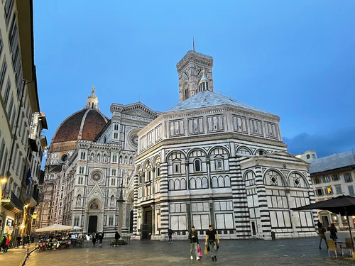 Piazza del Duomo in Florence — Markt