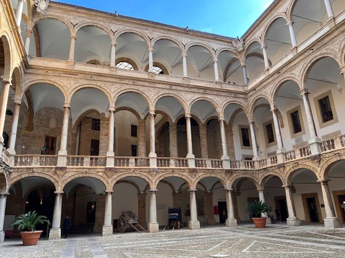 Palazzo dei Normanni in প্যালার্মো — ঐতিহাসিক স্থান