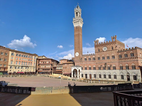 Piazza del Campo in Siena — Markt