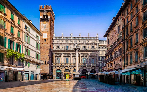 Piazza delle Erbe in ভেরোনা — বাজার