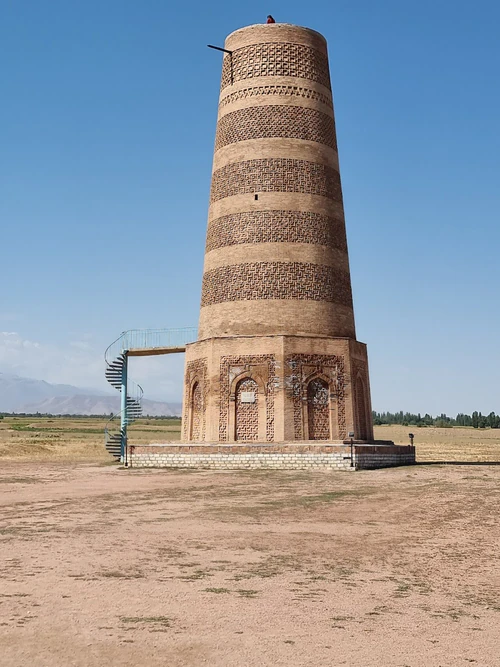 Kara-Jygach Park Bishkek-এ একটি পাতলা-পাতলা העיר-জঙ্গল-আশ্রয়, যেখানে শহরের ব্যস্ততা থেকে নিরিবিলি একটা escape। পার্কটি বেয়ে মানবিক পথ, সবুজ ঘাস ও ছায়ায় ছায়াঘেরা অ্যাভিনিউ, तालाब, ফোয়ারা ও হাঁস দেখা-যাত্রা করে পরিবার ও দম্পতিদের জন্য বিশেষ ভাবে আকর্ষণীয়। দর্শকরা WELL-Maintained ট্রেইল-এ হেঁটে/দৌঁড়ায়, শিশুদের জন্য প্লে-গ্রাউন্ড ও কয়েকটি কেফে-স্ন্যাক স্ট্যান্ড থাকবে। আশেপাশের পাহাড়ি দৃশ্য, সূর্যাস্ত-দৃশ্য আর বারংবার outdoor ইভেন্ট-গুলোর জন্য এটি একাধিকবার জনপ্রিয়। — ঐতিহাসিক স্থান, rated 4.5/5