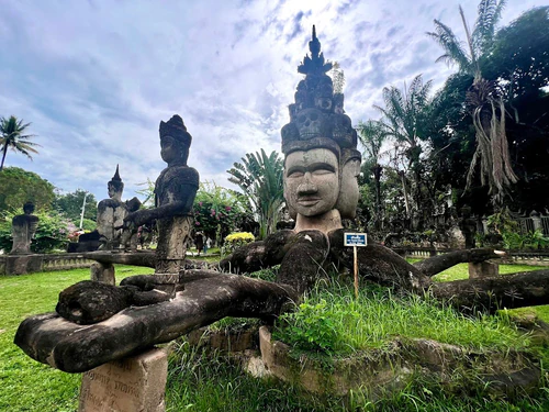 بارد بودا (واتXieng Khouane Luang) in فيينتيان — متنزه