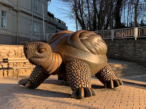 Brončani kip "Školjka" in Jūrmala — Muzej